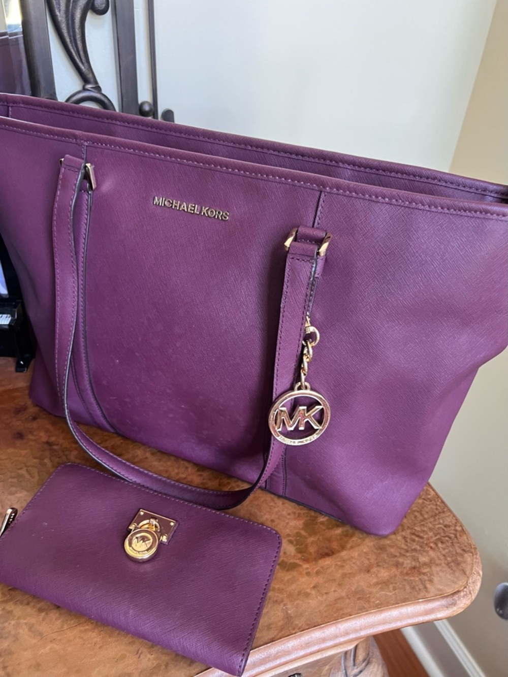 Michael Kors Tote Handbag with matching wallet footed bottom